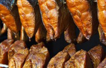 熏魚(yú)背后的創(chuàng)業(yè)傳奇！他們?nèi)绾瓮黄浦貒克倏次兜琅c夢(mèng)想的較量！