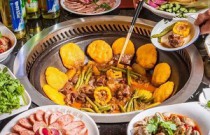 東北鐵鍋燉爆紅秘籍，創(chuàng)業(yè)者如何搶占市場，讓傳統(tǒng)美味煥發(fā)新生機(jī)？