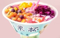 夏日解暑新寵？冰粉水果杯如何引爆甜品界潮流？