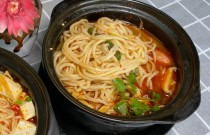 砂鍋面如何火爆出圈？揭秘餐飲創(chuàng)業(yè)新熱潮與情感共鳴！