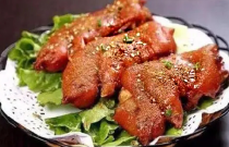 獨(dú)家烤豬蹄創(chuàng)業(yè)如何成為黑馬？從平凡到輝煌的逆襲之路