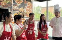 「紙包魚學員日營業(yè)額6000+」顧客反饋：一位難求，排隊一小時也要吃！