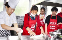 「牛肉板面」開店成功！50平小店日營業(yè)額超兩千元