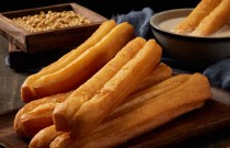 學(xué)炸油條去哪里學(xué)比較好？掌握美味的秘訣就在這里！