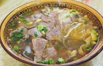 探索經(jīng)典風(fēng)味，掌握牛肉湯的秘密：原料到技術(shù)全揭秘