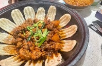 掌握鐵鍋燉的經(jīng)典技法，解鎖美味燉菜配方，輕松學(xué)會(huì)家常鐵鍋燉