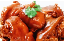 鹵豬蹄制作全攻略，學會正宗口味，口感香濃！