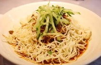 涼面調(diào)料配方教程，輕松掌握經(jīng)典夏日美味制作技巧