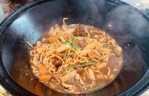 開(kāi)鐵鍋燜面店要花多少錢(qián)？5大設(shè)備必備，避坑指南新手必看！