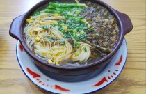 砂鍋米線的做法：簡(jiǎn)單易學(xué)，正宗風(fēng)味重口味愛(ài)好者必看！