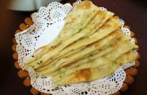 學(xué)做蔥油餅去哪里學(xué)？選對培訓(xùn)，快速掌握技巧！