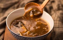 熬胡辣湯下鄉(xiāng)賣，大姨單次買 29 元！創(chuàng)業(yè)咋贏人心？