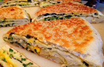 街上賣的蔥花大餅做法？外酥里軟有秘訣，學(xué)會(huì)輕松做出地道風(fēng)味！