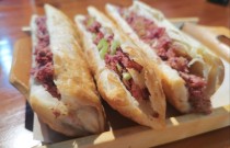 賣驢肉火燒利潤(rùn)怎么樣？味道抓住人，經(jīng)營(yíng)細(xì)節(jié)才是關(guān)鍵！