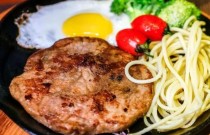 地?cái)偱Ｅ偶夹g(shù)培訓(xùn)去哪里學(xué)？學(xué)費(fèi)多少錢？牛排和黑椒醬的核心配方