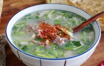 開個(gè)單縣羊肉湯掙錢嗎？掌握這幾點(diǎn)技巧，味道穩(wěn)、客源足、生意自然來！