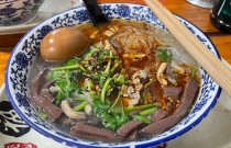 鴨血粉絲湯生意好做嗎？口味獨(dú)特、成本低、出餐快，關(guān)鍵在細(xì)節(jié)！