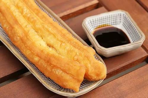 想學(xué)油條技術(shù)？這里的學(xué)費(fèi)讓你意想不到！