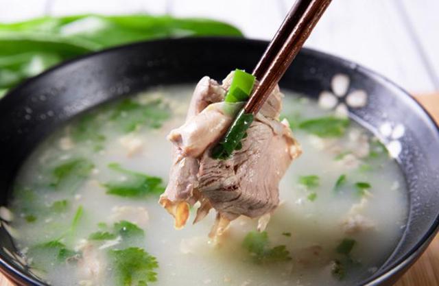 開(kāi)個(gè)羊湯館一年能掙多少錢(qián)？羊湯館的盈利分析!