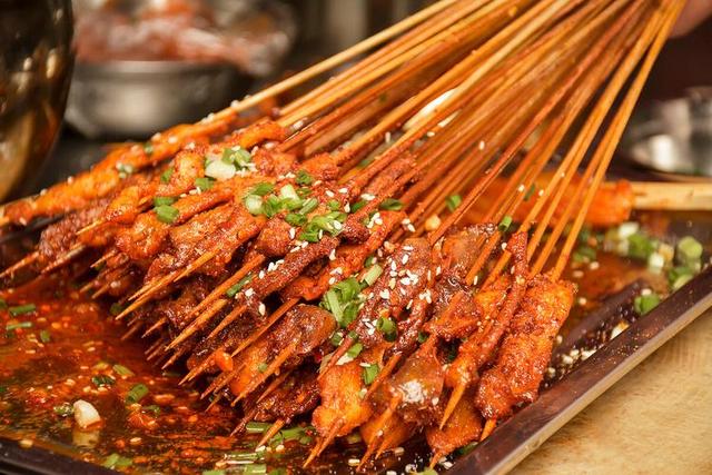 冷鍋串串怎么做才入味？來廚仟藝學(xué)正宗技術(shù)！