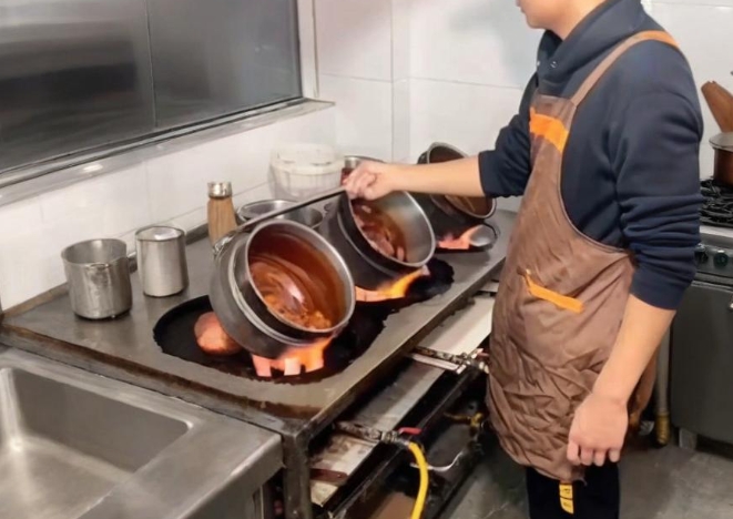 搖滾炒雞加盟費多少錢？了解成本，才知道它是否適合你！