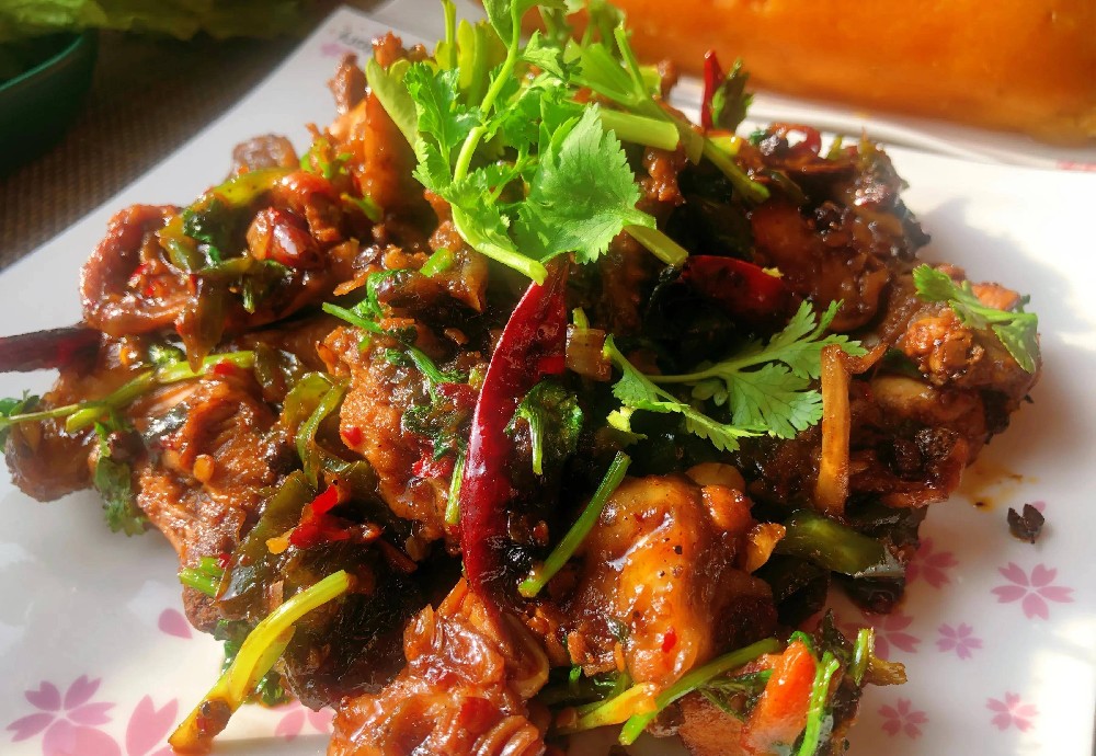 學習炒雞架，如何掌握火候做出酥脆美味？