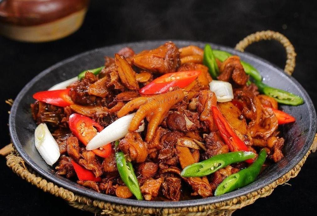 精準(zhǔn)技術(shù)傳授，快速上手鐵鍋雞，打造你的餐飲品牌。