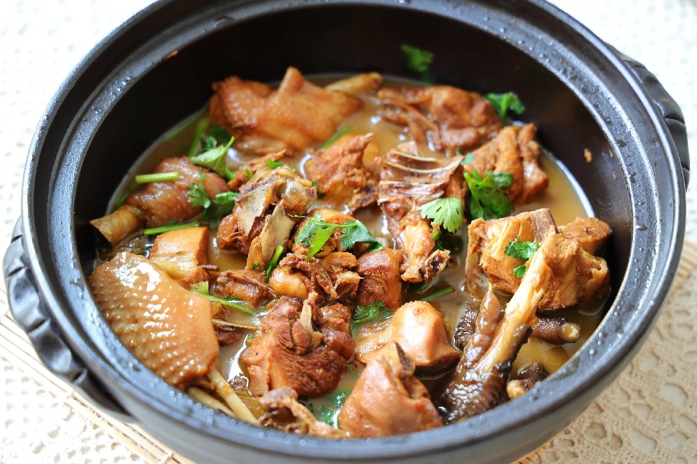 學(xué)會小砂鍋菜譜，做出家人喜歡的飯菜，輕松提升餐桌魅力。