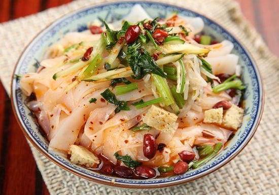 涼皮制作秘訣大公開(kāi)，從入門到精通，涼皮培訓(xùn)助你成就美食夢(mèng)想