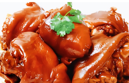 鹵豬蹄制作全攻略，學(xué)會(huì)正宗口味，口感香濃！