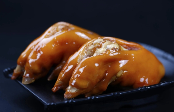 鹵豬蹄制作全攻略，學(xué)會(huì)正宗口味，口感香濃！