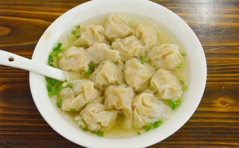 想學(xué)做餛飩？湯鮮皮薄餡多，餛飩培訓(xùn)基地竟能帶來(lái)這些驚喜！
