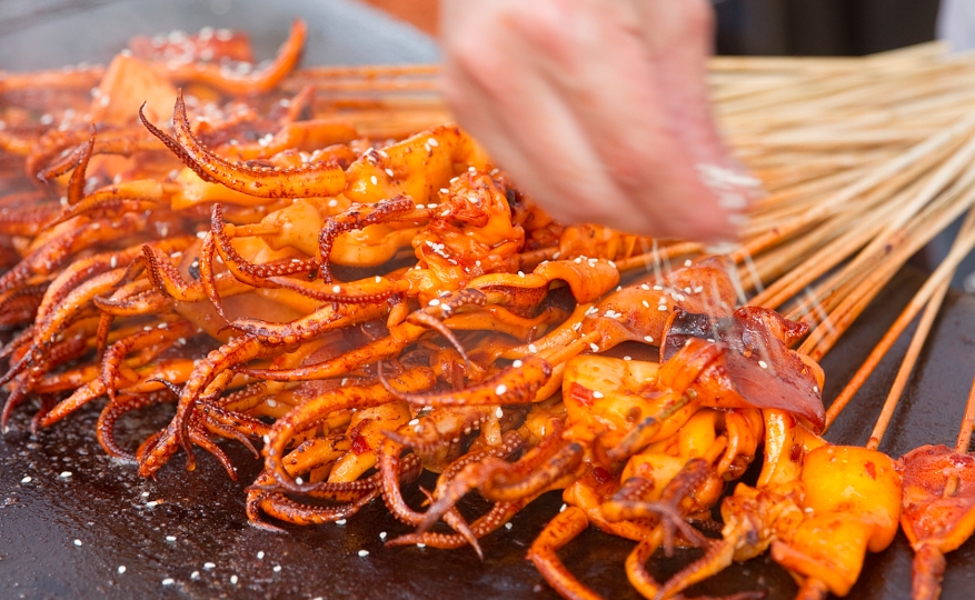 鐵板魷魚的做法和配料，全流程教學(xué)，輕松掌握街頭爆款！