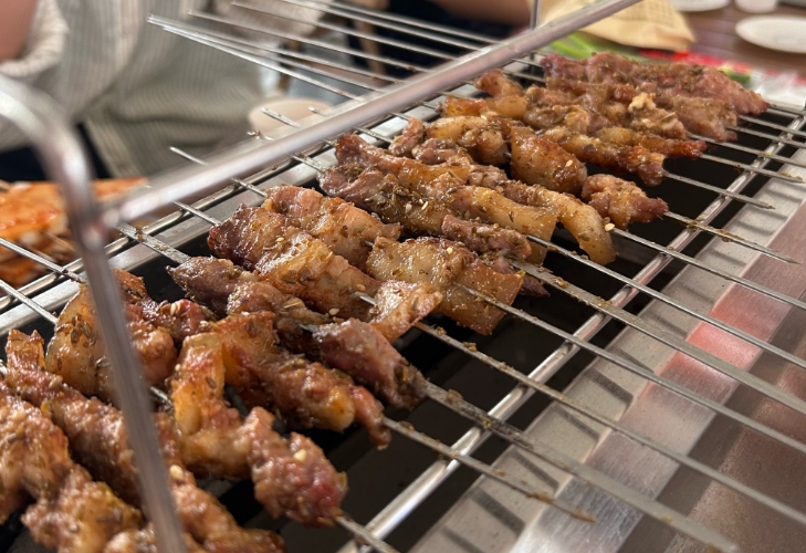 想學(xué)燒烤？淄博燒烤培訓(xùn)學(xué)校推薦，零基礎(chǔ)也能快速上手！