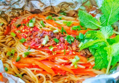 想學(xué)包燒米線？手把手教學(xué)，學(xué)會(huì)獨(dú)特技藝快速上手