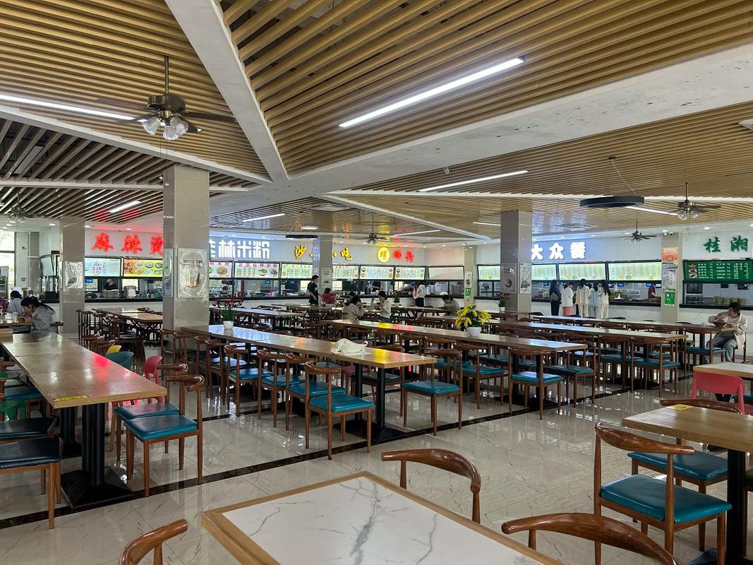 2025大學(xué)食堂檔口做什么比較好？這3大品類穩(wěn)賺不賠，千萬別選錯！