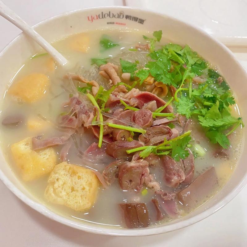 學(xué)鴨血粉絲湯的學(xué)費(fèi)是多少？揭秘2025年最受歡迎的餐飲創(chuàng)業(yè)課程！