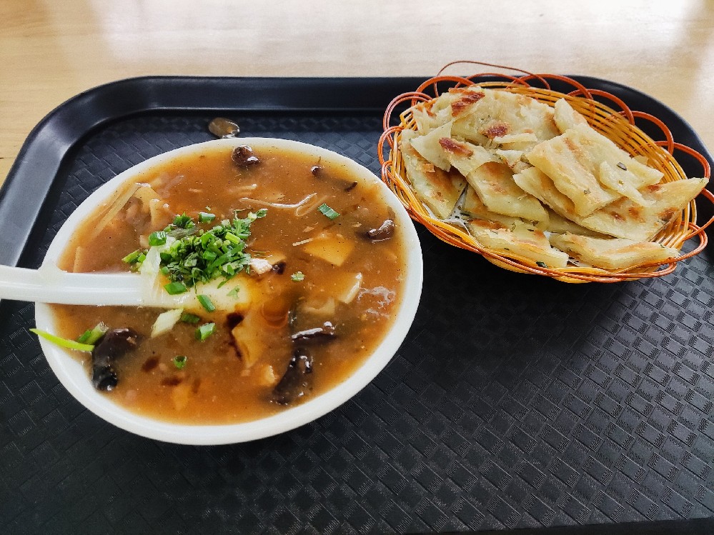 胡辣湯的做法和配料揭秘！3個(gè)關(guān)鍵技巧，學(xué)會(huì)后湯底更濃郁！