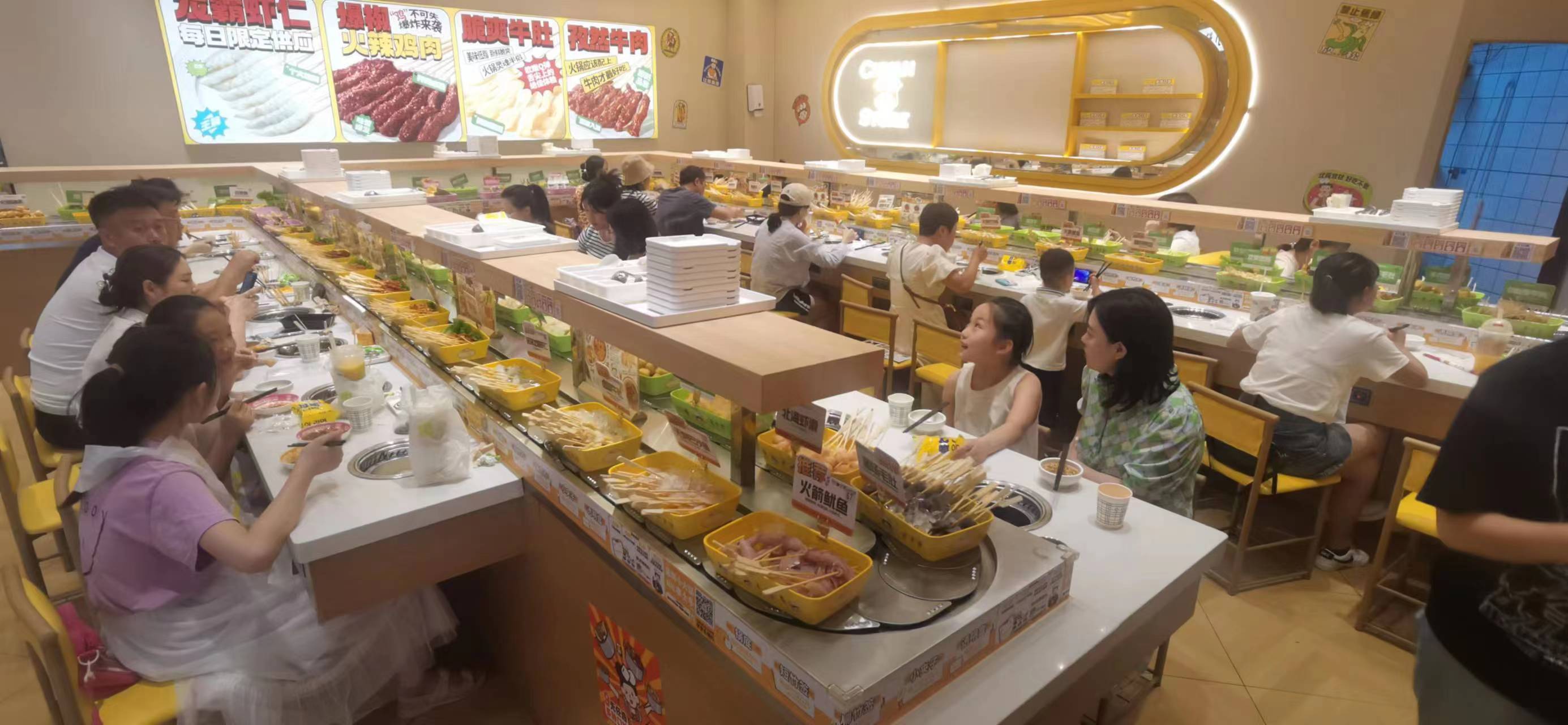 開旋轉(zhuǎn)小火鍋店要多少錢？加盟費(fèi)+運(yùn)營成本詳解，新手少花冤枉錢！