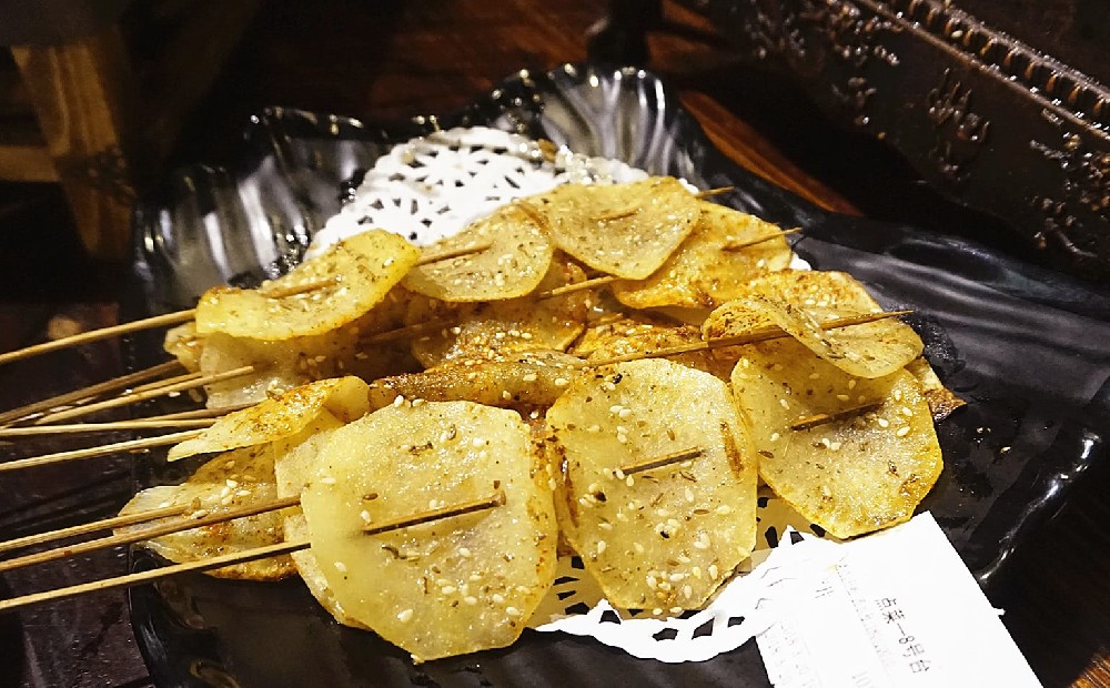 烤土豆的家常做法：簡單又美味的燒烤技巧，輕松學(xué)會！