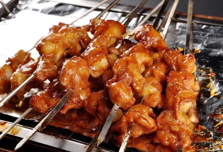 羊肉燒烤的做法和配料：教你做出香嫩多汁的羊肉燒烤！