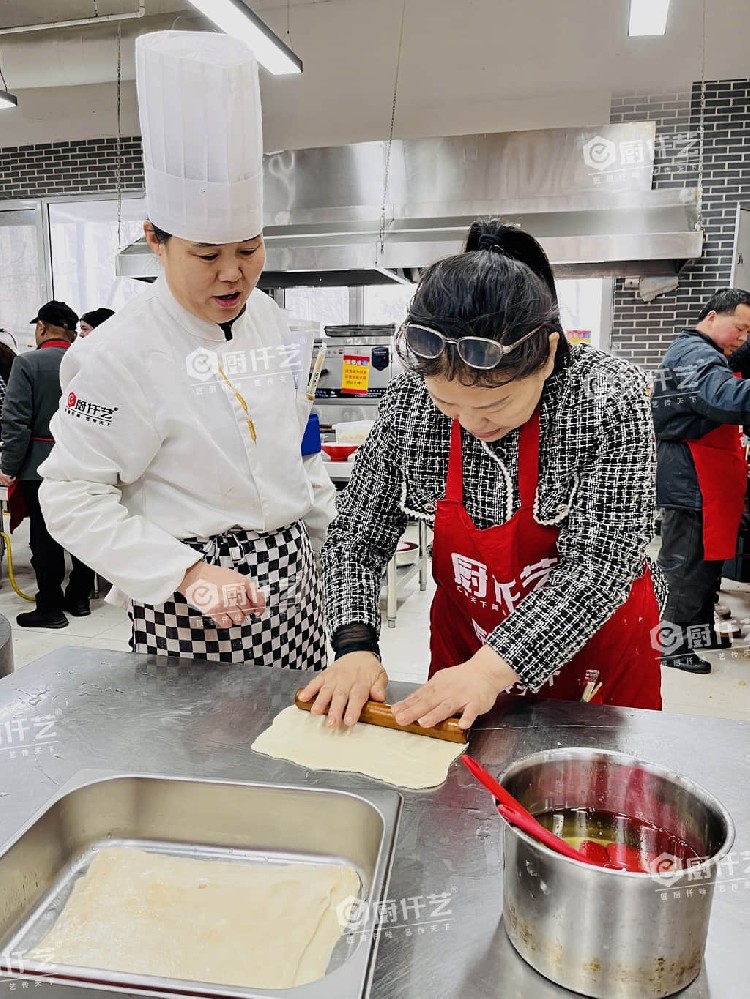 學(xué)校門口開早餐店賺錢嗎？客源穩(wěn)定，回本快！