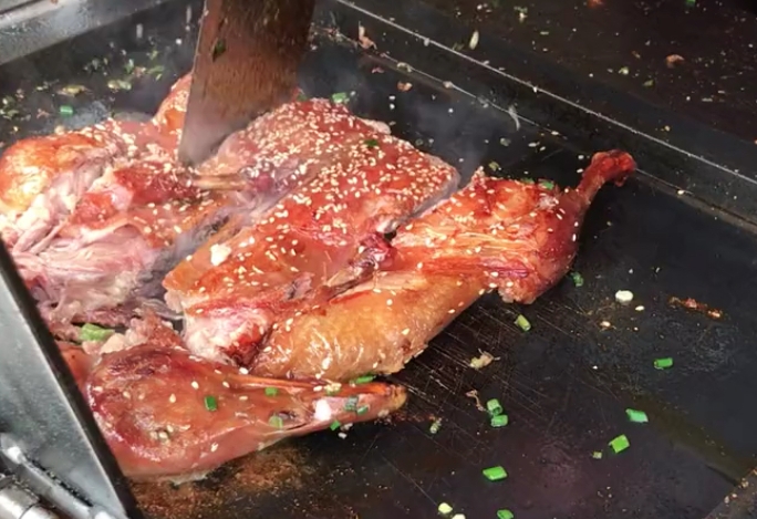 鐵板烤鴨掙錢嗎？利潤空間大不大，創(chuàng)業(yè)靠譜嗎！
