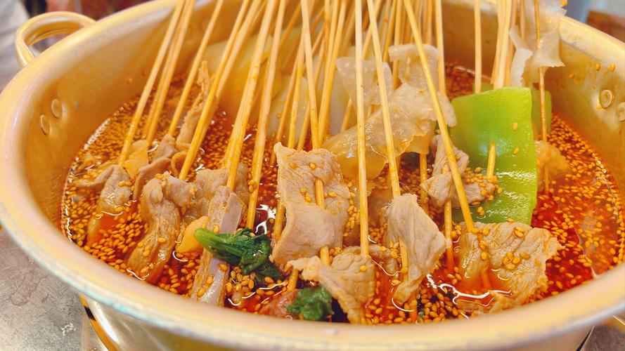 冷鍋串串放什么菜好吃？選對菜品一夜爆單，擺攤賺錢翻倍不是夢！