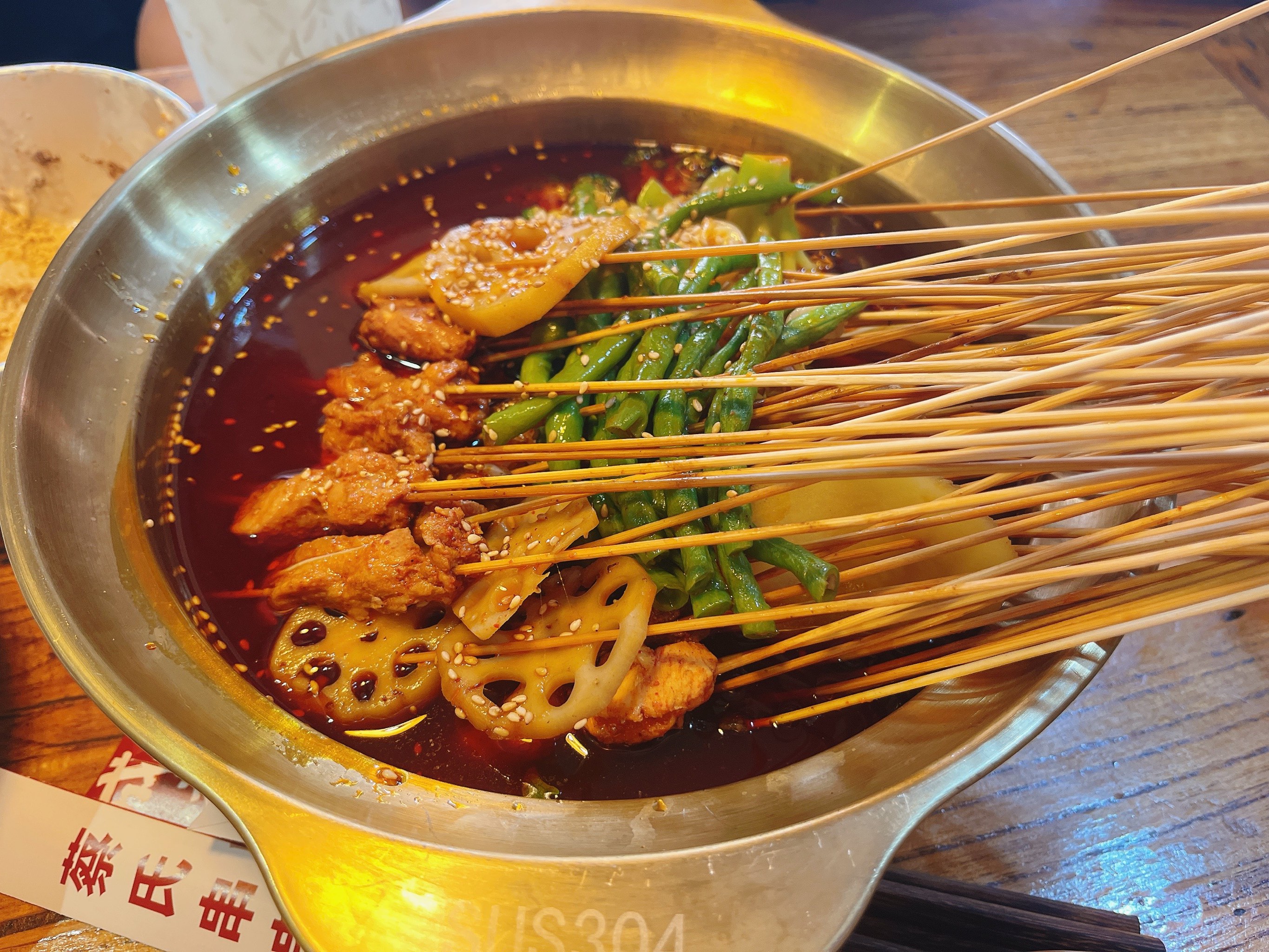 冷鍋串串怎么快速入味？掌握這個(gè)技巧，顧客翻臺(tái)快，日賺上千真不難！