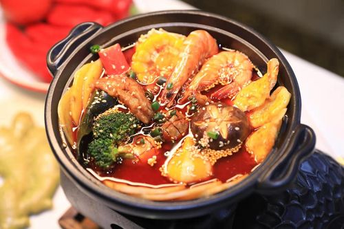 去哪里學(xué)麻辣燙？創(chuàng)業(yè)小白指南：三大途徑，優(yōu)劣勢全解析！