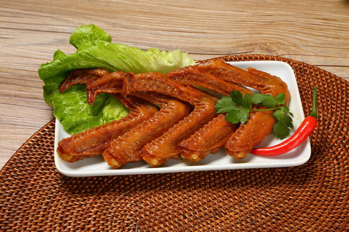 怎么做鴨翅？老鹵師親授：從選料到鹵制，手把手教你做出香嫩入味的“啃魂鴨翅”?