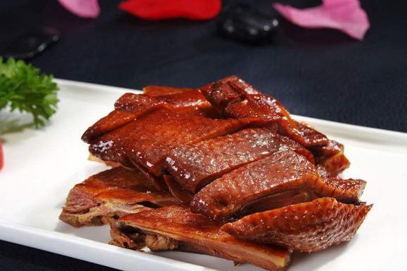 大學(xué)生棄職擺攤賣鹵串，日賺 1000+！小生意藏大機遇