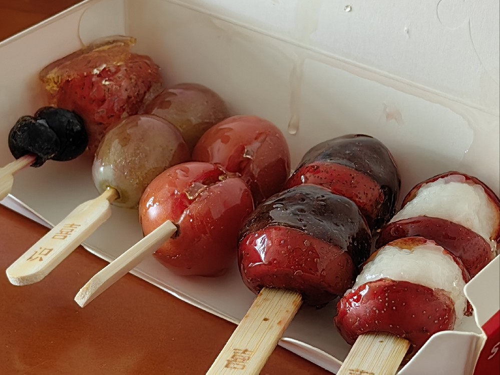 冬天賣糖葫蘆怎么樣？天氣冷生意熱，小吃人都在盯著這門甜生意！