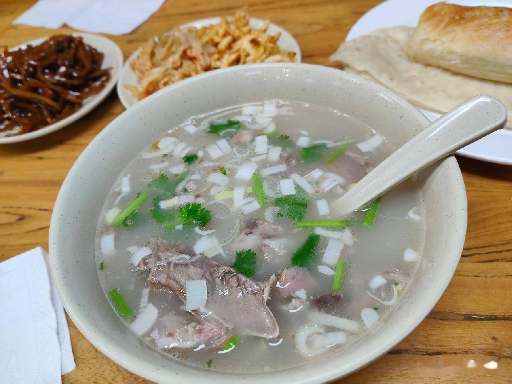 哪里有學(xué)做羊湯的？掌握地道湯底秘訣，輕松開出人氣小館！